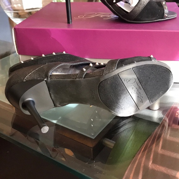 Shoes - Picture 6 of 7